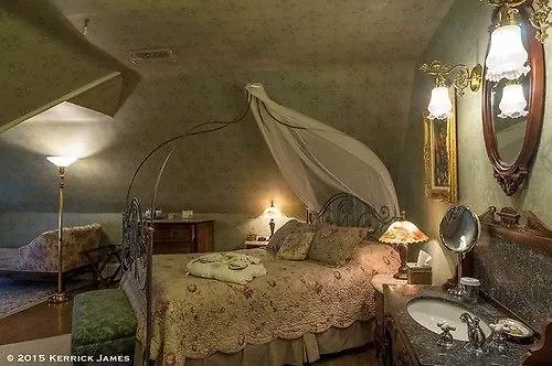 Nagle Warren Mansion Bed & Breakfast