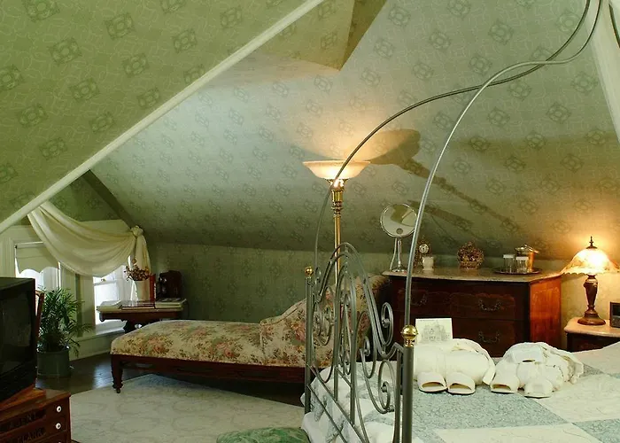 Nagle Warren Mansion 3*